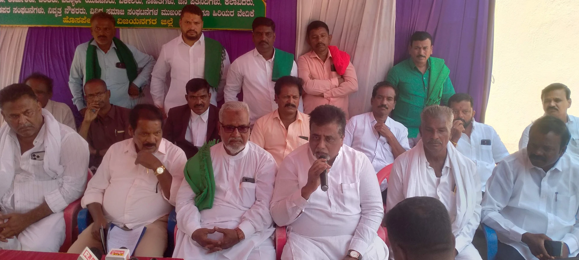 ಹೊಸಪೇಟೆ  ಸಕ್ಕರೆ ಕಾರ್ಖಾನೆ ನಿರ್ಮಾಣಕ್ಕೆ ಎಚ್ಚೆತ್ತ,  ರೈತ ಭೂಮಿ   ಪೂಜೆ ಮಾಡಿ , ಇಲ್ಲ ಅಧಿಕಾರ ಬಿಡಿ 18 ಕ್ಕೆ ಶಾಸಕ ಮನೆ ಮುಂದೆ  ಹೋರಾಟ 