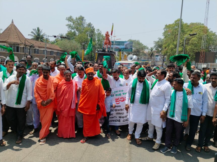 ಗೋಶಾಲೆಗಳಿಗೆ ಪೂರ್ಣ ಅನುದಾನ ಬಿಡುಗಡೆಗೆ ಕಾಡಸಿದ್ಧೇಶ್ವರ ಶ್ರೀಗಳ ಪ್ರತಿಭಟನೆ