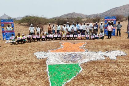 ಮನರೇಗಾ ಕಾಮಗಾರಿ ಸ್ಥಳದಲ್ಲಿ ಉಚಿತ ಆರೋಗ್ಯ ಶಿಬಿರ, ಮತದಾನ ಜಾಗೃತಿ ಅಭಿಯಾನ