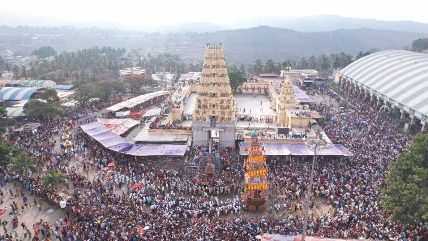 ವಿಜೃಂಬಣೆಯಿಂದ ನಡೆದ ಮಲೆ ಮಾದಪ್ಪನ ರಥೋತ್ಸವ: ಸಾಕ್ಷಿಯಾದ ಸಾವಿರಾರು ಭಕ್ತರು