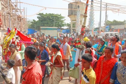 ಶ್ರೀಶೈಲದ ಬ್ರಹ್ಮರಾಂಬಾ ಶ್ರೀ ಮಲ್ಲಿಕಾರ್ಜುನ  ದೇವರ ದಿವ್ಯ ದರ್ಶನ ಪಡೆದ ಭಕ್ತರು