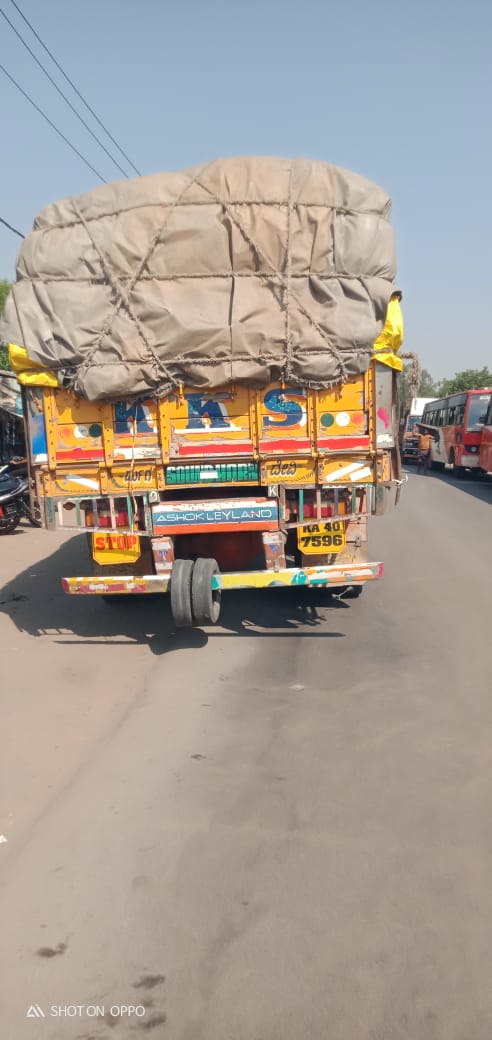 ಹೊಸಪೇಟೆ ರಸ್ತೆಯ ವಿನಾಯಕ ನಗರದಲ್ಲಿ ರಸ್ತೆ ಅಪಘಾತ: ಬೈಕ್ ಸಾವರ ಸಾವು ,ಟ್ರಾಫಿಕ್ ಜಾಮ್