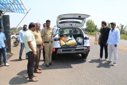  ಕೊಣ್ಣೂರು ಚೆಕ್ ಪೋಸ್ಟ್  ಗೆ ನರಗುಂದ ತಹಶೀಲ್ದಾರ ಹಾಗೂ ಇಒ ಭೇಟಿ