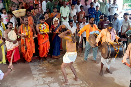 ಮುರನಾಳದಲ್ಲಿ ಶ್ರೀ ಗ್ರಾಮದೇವಿ ಊಡಿ ತುಂಬುವ ಕಾರ್ಯಕ್ರಮ: ಲೋಕವೆಲ್ಲಾ ಸಮೃದ್ಧಿಯಾಗಲಿ ಗ್ರಾಮಸ್ಥರಿಂದ ಪ್ರಾರ್ಥನೆ