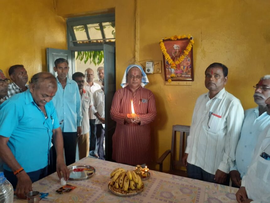 ಕೆಲಸಗಾರರು ದೇಶ, ರಾಜ್ಯದ ಅಭಿವೃದ್ಧಿಗೆ ಹೆಗಲು ಕೊಡುತ್ತಿದ್ದಾರೆ: ಮೋಹನ ಕೋಟಿವಾಲೆ