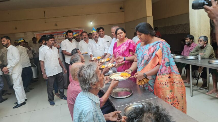 ಉಪಮುಖ್ಯಮಂತ್ರಿ  ಡಿಕೆ ಶಿವಕುಮಾರ್ ಅವರ ಜನ್ಮ ದಿನಾಚರಣೆ ಅಂಗವಾಗಿ ಅನ್ನದಾನ ಕಾರ್ಯಕ್ರಮ 