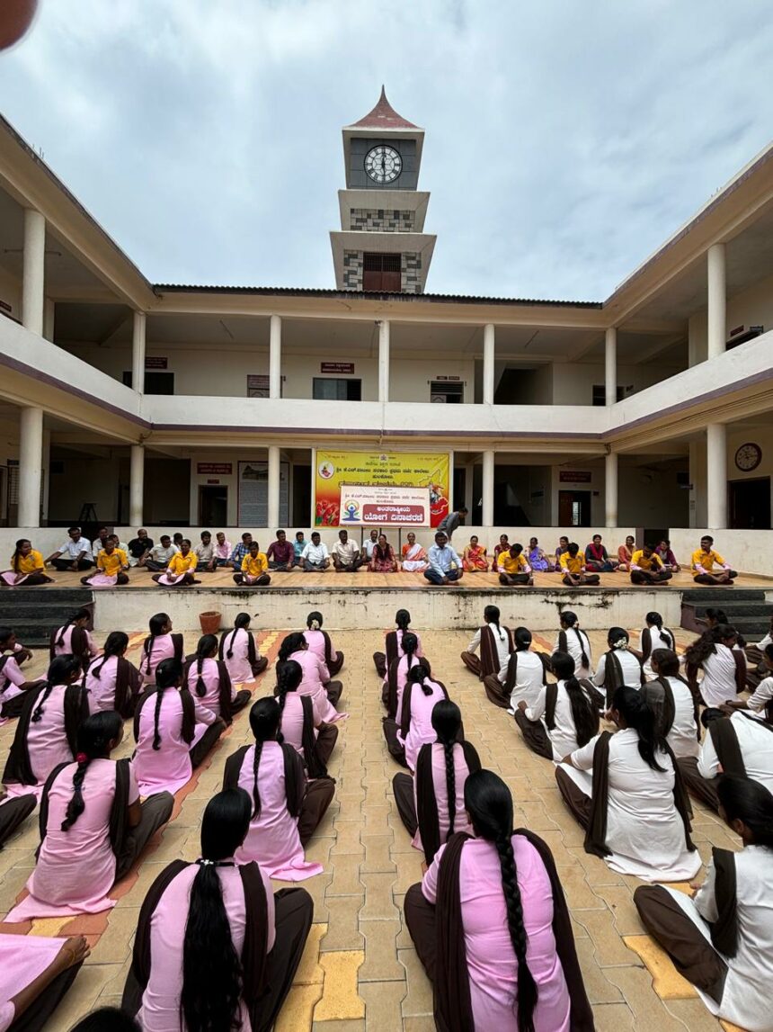 ಯೋಗವು ಬೌದ್ಧಿಕ ಮತ್ತು ಭೌತಿಕ ಸಾಧನೆಗೆ ಮೊದಲ ಸೋಪಾನ