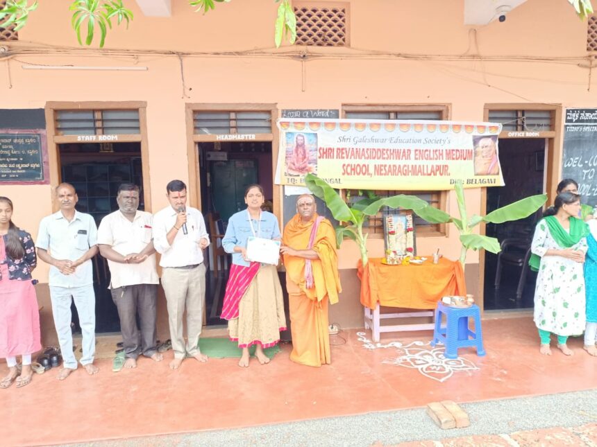 ಶಾಲಾ ವಿದ್ಯಾರ್ಥಿಗಳಿಗೆ ಸ್ವಾಗತಿಸಿದ ಚಿದಾನಂದ ಶ್ರೀಗಳು