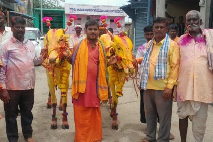 ಕಾರ ಹುಣ್ಣಿಮೆಯಂದು ಶ್ರೀ ಮಠದ ಎತ್ತುಗಳ ಮೆರವಣಿಗೆ