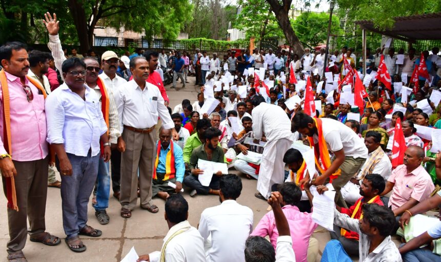 ಕಾರ್ಖಾನೆ ಸ್ಥಾಪಿಸಿ ಇಲ್ಲ ನಮ್ಮ ಜಮೀನು ನಮಗೆ ಕೊಡಿ: ರೈತ ಸಂಘಗಳ ಪತ್ರ ಚಳುವಳಿ