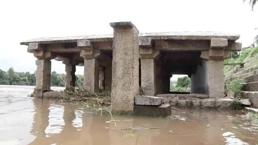 ಭಾರಿ ಮಳೆ: ಹಂಪಿಯ ಹಲವು ಸ್ಮಾರಕಗಳು ಮುಳುಗಡೆ