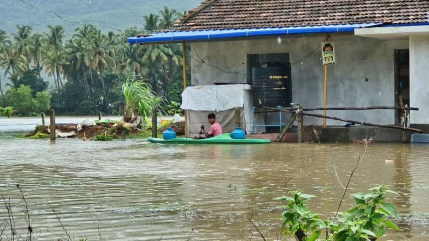 ಕರಾವಳಿಯಲ್ಲಿ ವರುಣನ ಅಬ್ಬರ: ಇಡೂರಿನ ಮನೆಗಳಿಗೆ ನೀರು ನುಗ್ಗಿ ಗ್ರಾಮವೇ ಮುಳುಗಡೆ