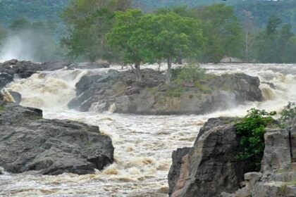 ಕಾವೇರಿ ರುದ್ರ ನರ್ತನ: ಪ್ರವಾಸಿಗರಿಗೆ ನೋ ಎಂಟ್ರಿ