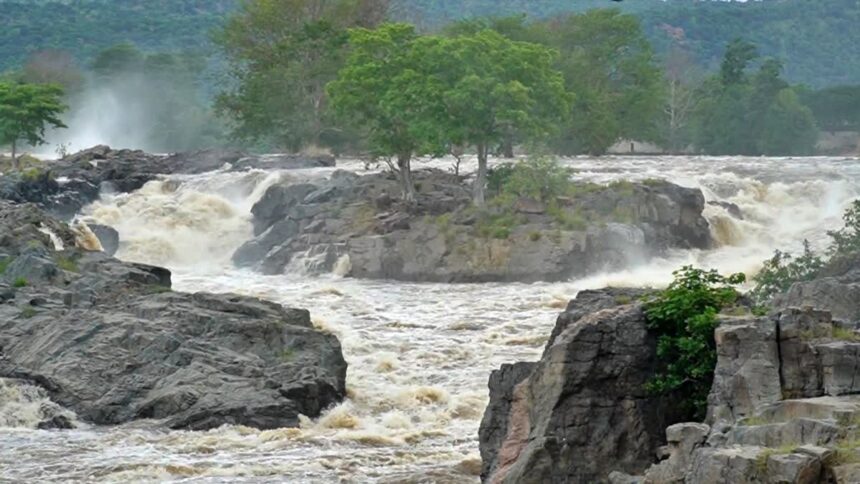 ಕಾವೇರಿ ರುದ್ರ ನರ್ತನ: ಪ್ರವಾಸಿಗರಿಗೆ ನೋ ಎಂಟ್ರಿ