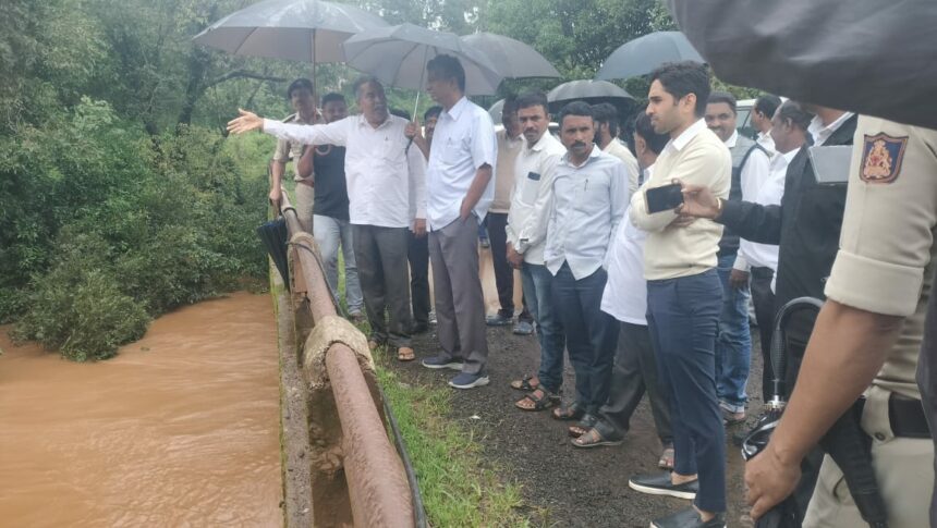 ಪ್ರವಾಹ ಪೀಡಿತ ಪ್ರದೇಶಗಳಿಗೆ ಸಚಿವ ಜಾರಕಿಹೊಳಿ ಭೇಟಿ: ಸಮಸ್ಯೆ ಪರಿಹಾರಕ್ಕೆ ಸೂಚನೆ