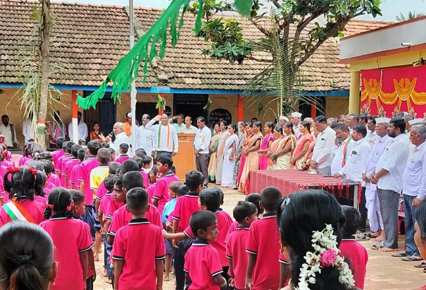 ಮದ್ಲೂರ ಶಾಲೆಯಲ್ಲಿ 78ನೇ ಸ್ವಾತಂತ್ಯ ದಿನಾಚರಣೆ