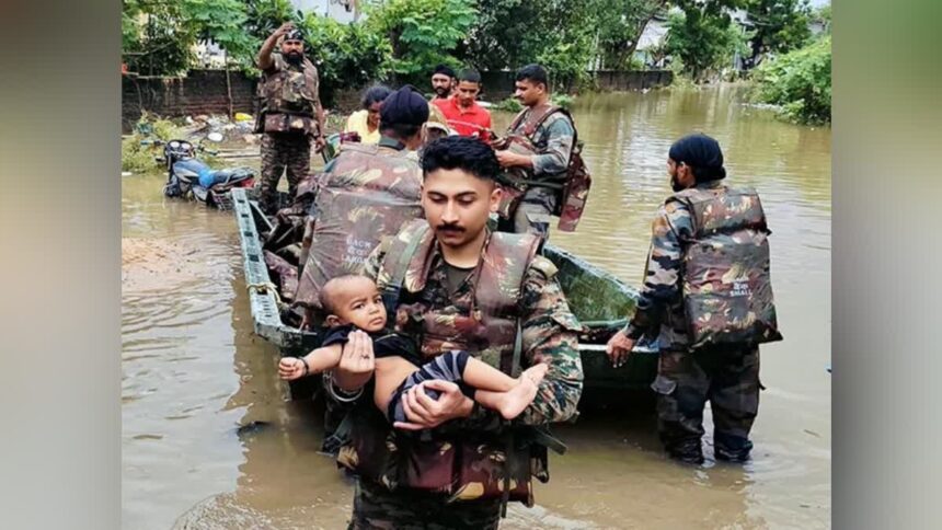 ಭಾರಿ ಮಳೆಗೆ ನಲುಗಿದ ಗುಜರಾತ್​; 28 ಸಾವು, 18,000ಕ್ಕೂ ಹೆಚ್ಚು ಸಂತ್ರಸ್ತರ ಸ್ಥಳಾಂತರ