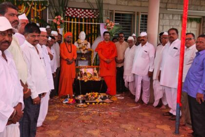 ಸಹಕಾರಿ ಸಂಘಗಳ ಬೆಳವಣಿಗೆಯಲ್ಲಿ  ದಿ. ವೀರಭದ್ರ ಕಾಡದವರ ಪಾತ್ರ ಅಪಾರ: ಡಾ. ಮಲ್ಲಿಕಾರ್ಜುನ ಶ್ರೀ 