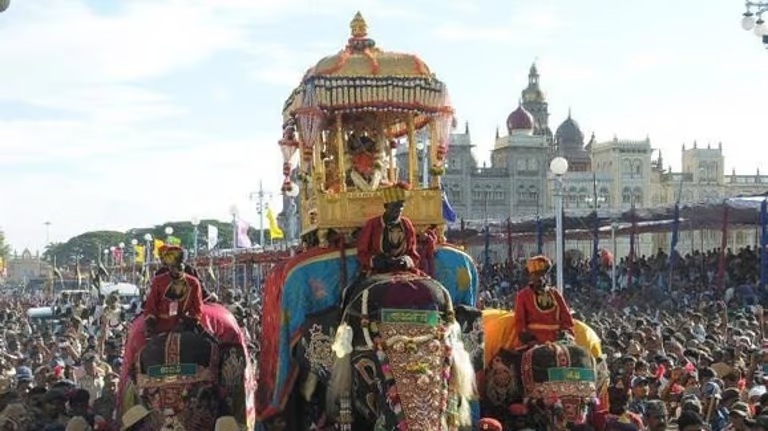 ನಾಡಹಬ್ಬ ದಸರಾಕ್ಕೆ ಅದ್ದೂರಿ ಚಾಲನೆ