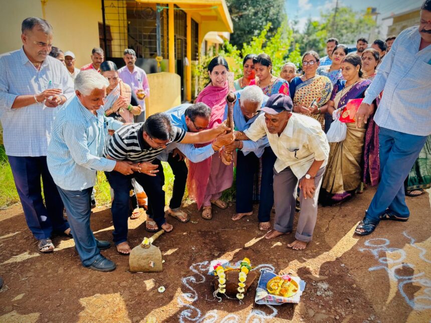 ಮುತಗಾರಸ್ತೆ ಕಾಮಗಾರಿಗಳಿಗೆ ಸಚಿವೆ ಲಕ್ಷ್ಮೀ ಹೆಬ್ಬಾಳಕರ್ ಪೂಜೆ