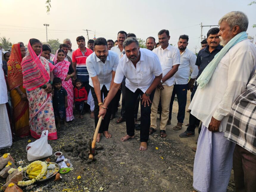 ಕೆರೆ ಅಭಿವೃದ್ಧಿ ಕಾಮಗಾರಿಗೆ ಚನ್ನರಾಜ ಹಟ್ಟಿಹೊಳಿ, ವಿಶ್ವಾಸ ವೈದ್ಯ ಪೂಜೆ