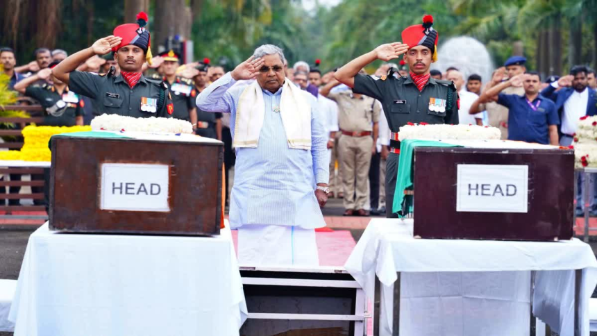 ಅಪಘಾತದಲ್ಲಿ ಮೃತಪಟ್ಟ ಯೋಧರಿಗೆ  ಸಿಎಂ ಅಂತಿಮ ಗೌರವ: ಪರಿಹಾರದ ಭರವಸೆ