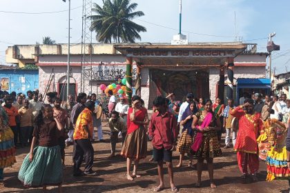 ನೇಸರಗಿಯಲ್ಲಿ “ಊರಿನ ಗ್ರಾಮಸ್ಥರಲ್ಲಿ ವಿನಂತಿ “ಚಲನಚಿತ್ರದ  ಚಿತ್ರೀಕರಣ