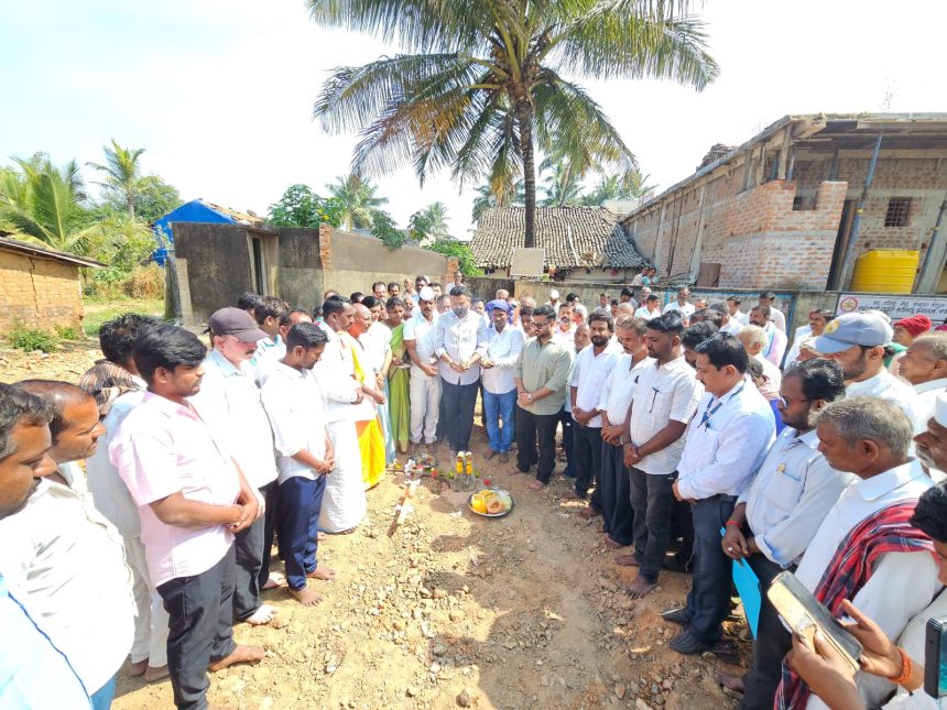 ಶಾಲಾ ಕೊಠಡಿಗಳ ಉದ್ಘಾಟನೆ, ಗ್ರಾಮ ಪಂಚಾಯಿತಿ ಕಟ್ಟಡಕ್ಕೆ ಪೂಜೆ ನೆರವೇರಿಸಿದ ಚನ್ನರಾಜ ಹಟ್ಟಿಹೊಳಿ