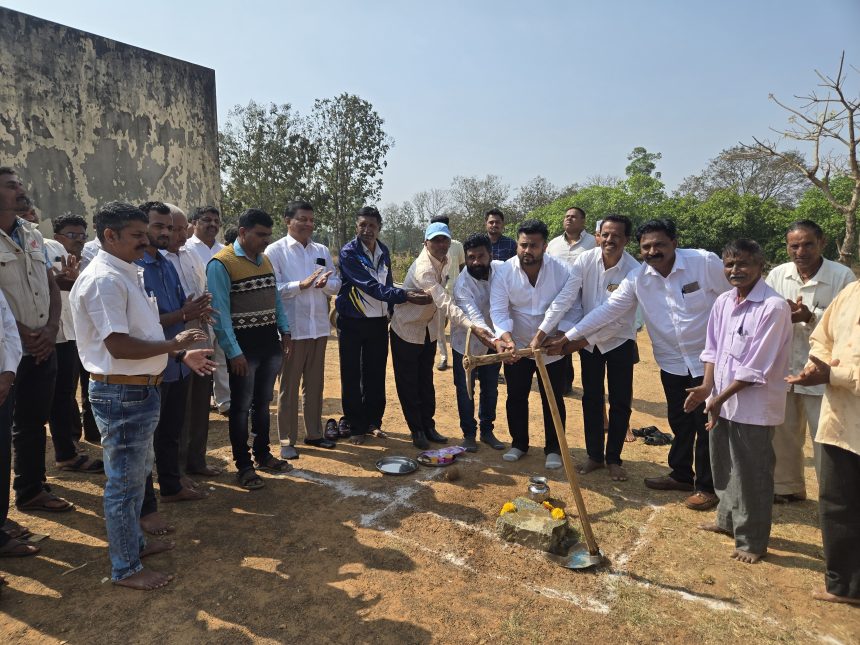 ವೇದಿಕೆ ನಿರ್ಮಾಣ ಕಾಮಗಾರಿಗೆ ಭೂಮಿ ಪೂಜೆ