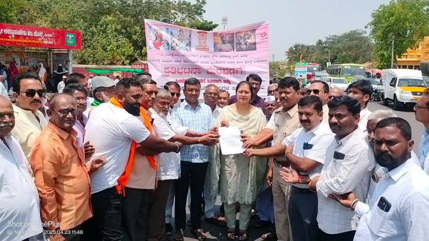 ಹುಕ್ಕೇರಿಯಲ್ಲಿ ಜನಿವಾರ ಅಪಚಾರ ಖಂಡಿಸಿ ಮನವಿ
