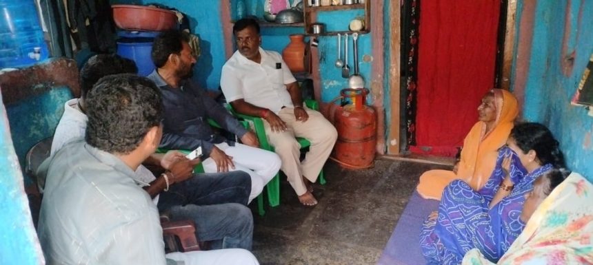 ರಾಕೇಶ್ ಬಡಿಗೇರ ರಾಕೇಶ್ ಬಡಿಗೇರ ಕುಟುಂಬಕ್ಕೆ ಸಾಂತ್ವನ