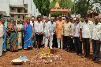ಸಮುದಾಯ ಭವನ ನಿರ್ಮಾಣ ಕಾಮಗಾರಿಗೆ ಭೂಮಿ ಪೂಜೆ ನೇರವೇರಿಸಿದ ಸಂಸದ ಕಡಾಡಿ