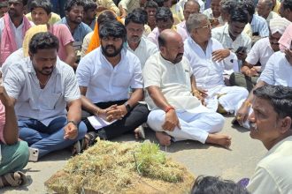 ಸಿರುಗುಪ್ಪ ಎಪಿಎಂಸಿಯಲ್ಲಿ ಅಧಿಕಾರಿಗಳ ನಿರ್ಲಕ್ಷ್ಯದಿಂದ ರೈತರ ಜೋಳ ಮೊಳಕೆ: ಮಾಜಿ ಎಂಎಲ್‌ಎ ಸೋಮಲಿಂಗಪ್ಪ ಆಕ್ರೋಶ