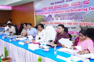 ಸಂಸದರ ಅಧ್ಯಕ್ಷತೆಯಲ್ಲಿ ಕೇಂದ್ರ ಪುರಸ್ಕೃತ ಕಾರ್ಯಕ್ರಮಗಳ ಪ್ರಗತಿ ಪರಿಶೀಲನಾ ಸಭೆ