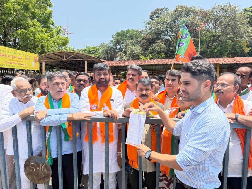 ರಾಜ್ಯ, ಜಿಲ್ಲೆಯ ಪಾಕಿಸ್ತಾನಯರ ಹೊರ ಹಾಕಲು ಬಿಜೆಪಿ ಪ್ರತಿಭಟನೆ