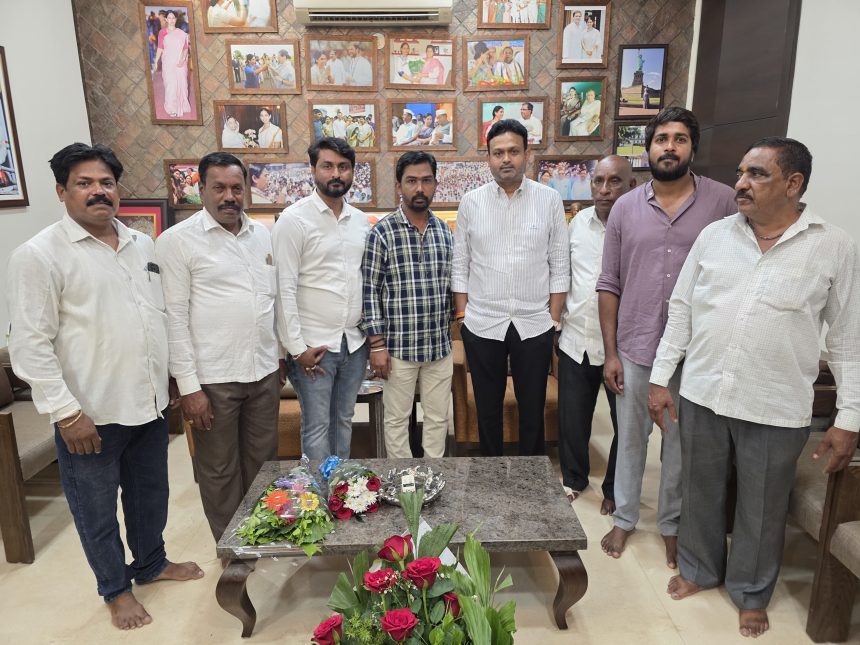 ಚನ್ನರಾಜ ಹಟ್ಟಿಹೊಳಿ ಸಾರ್ವಜನಿಕರ ಅಹವಾಲು ಆಲಿಸಿದರು