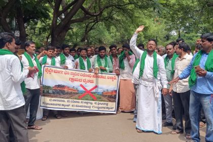 ಹದ್ದಿನಗುಂಡು ಕೊಳಗಲ್ ರೈಲ್ವೆ ಟ್ರ್ಯಾಕ್ ನಿರ್ಮಾಣ ಬದಲಾಯಿಸಲು ರೈತರ ಒತ್ತಾಯ 