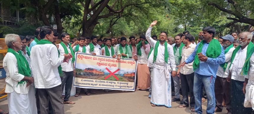 ಹದ್ದಿನಗುಂಡು ಕೊಳಗಲ್ ರೈಲ್ವೆ ಟ್ರ್ಯಾಕ್ ನಿರ್ಮಾಣ ಬದಲಾಯಿಸಲು ರೈತರ ಒತ್ತಾಯ 