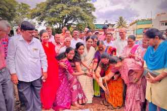 ರಸ್ತೆ ಕಾಮಗಾರಿಗೆ ಸಚಿವೆ ಲಕ್ಷ್ಮೀ ಹೆಬ್ಬಾಳಕರ್ ಚಾಲನೆ