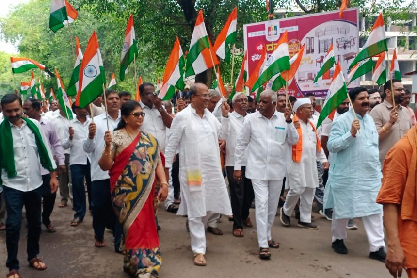 ಆಪರೇಷನ್ ಸಿಂಧೂರ ಯಶಸ್ವಿ ಕಾರ್ಯಾಚರಣೆ: ಚಿಕ್ಕೋಡಿಯಲ್ಲಿ ‌ಬೃಹತ್ ತಿರಂಗಾ ರಾಲಿ