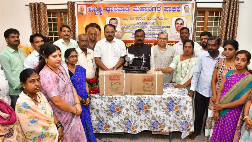 ಮಹಿಳೆಯರು ಸ್ವಾವಲಂಬಿ ಬದುಕು ಕಟ್ಟಿಕೊಳ್ಳಬೇಕು‌: ಮೇಯರ್ ರಾಮಣ್ಣ ಬಡಿಗೇರ