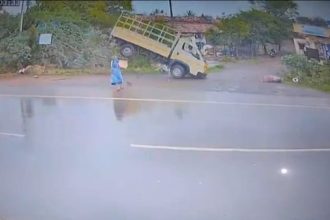 ಮಹಿಳೆ ಮೇಲೆ ಹರಿದ ಪಿಕ್ ಅಪ ವಾಹನ,ಭಯಾನಕ ದೃಶ್ಯ‌ ಸಿಸಿಟಿವಿಯಲ್ಲಿ ಸೆರೆ