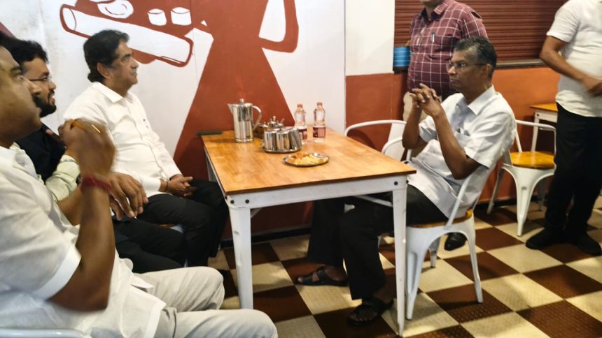 ಅಕ್ಕ ಕೆಫೆಗೆ ಭೇಟಿ ನೀಡಿ ತಿಂಡಿ ಸವಿದ ಸಚಿವ ಸತೀಶ್‌ ಜಾರಕಿಹೊಳಿ