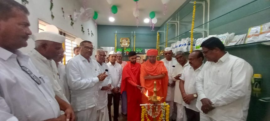 ರೈತರ ಅನುಕೂಲಕ್ಕೆ ರಸಗೊಬ್ಬರ ಮಳಿಗೆ ಪ್ರಾರಂಭ – ಆನಂದ ನ್ಯಾಮಗೌಡ