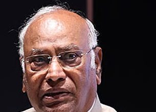 ಮೋದಿ ನೇತೃತ್ವದ ಸರ್ಕಾರ ದೇಶದ ಪ್ರಜಾಪ್ರಭುತ್ವ, ಆರ್ಥಿಕತೆ ಮತ್ತು ಸಾಮಾಜಿಕ ರಚನೆ ಮೇಲೆ ಹೊಡೆತ: ಮಲ್ಲಿಕಾರ್ಜುನ ಖರ್ಗೆ