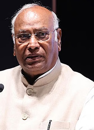 ಮೋದಿ ನೇತೃತ್ವದ ಸರ್ಕಾರ ದೇಶದ ಪ್ರಜಾಪ್ರಭುತ್ವ, ಆರ್ಥಿಕತೆ ಮತ್ತು ಸಾಮಾಜಿಕ ರಚನೆ ಮೇಲೆ ಹೊಡೆತ: ಮಲ್ಲಿಕಾರ್ಜುನ ಖರ್ಗೆ