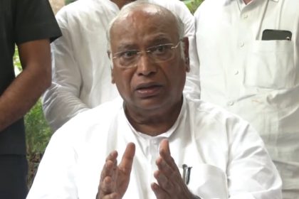 ವಿಮಾನ ಪತನ ದುರಂತ: ಉನ್ನತ ಮಟ್ಟದ ತನಿಖೆ ನಡೆಸುವಂತೆ ಮಲ್ಲಿಕಾರ್ಜುನ ಖರ್ಗೆ ಆಗ್ರಹ