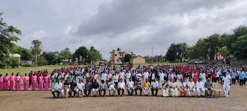 ಯೋಗ ಮಾಡುವುದರಿಂದ ಮನಸ್ಸು ಮತ್ತು ದೇಹವೆರಡು ಚೈತನ್ಯದಿಂದ ತುಂಬಿರುತ್ತದೆ : ಬುರ್ಲಿ