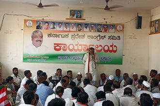 ಇಂಡಿ ಪಟ್ಟಣದ ಕಾಂಗ್ರೆಸ್ ಪಕ್ಷದ ಕಾರ್ಯಾಲಯದಲ್ಲಿ ನಡೆದ  ಪೂರ್ವಭಾವಿ ಸಭೆಯಲ್ಲಿ ಶಾಸಕ ಯಶವಂತರಾಯಗೌಡ ಪಾಟೀಲರು  ಮಾತನಾಡಿದರು.
