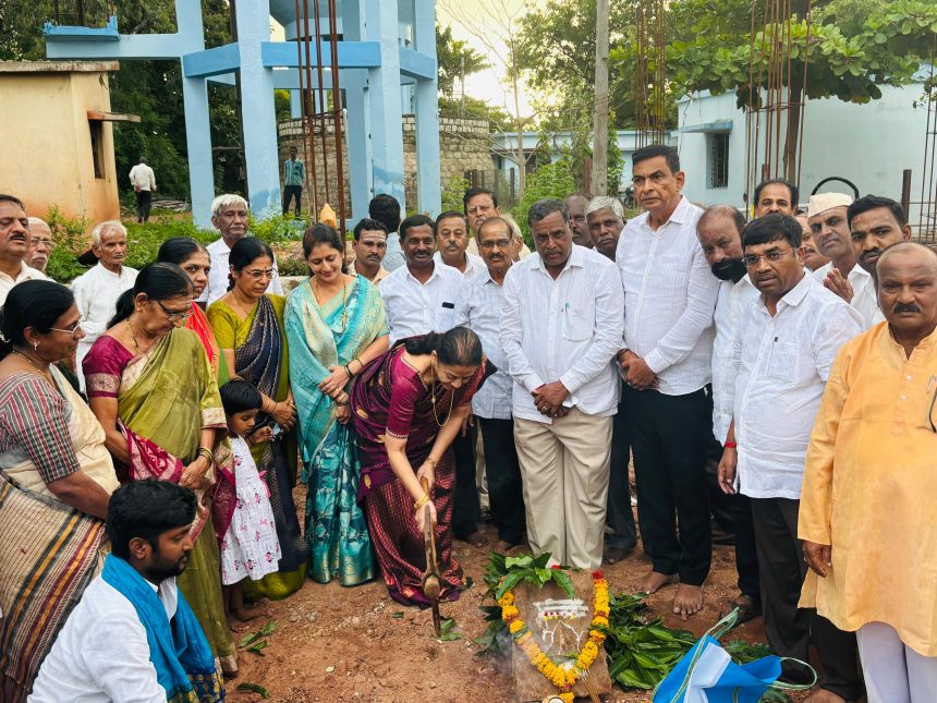 ಸಮುದಾಯ ಭವನ ನಿರ್ಮಾಣ ಕಾಮಗಾರಿಗೆ ಮಂಗಲಾ ಅಂಗಡಿ ಭೂಮಿ ಪೂಜೆ